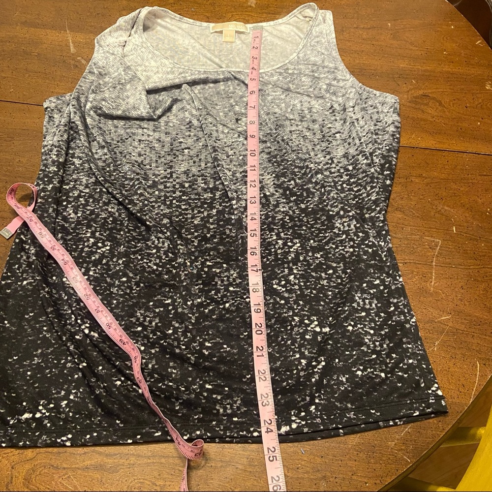✨ Michael Kors Ombre Sequin Tank – Subtle Sparkle Statement ✨ - Picture 6 of 13